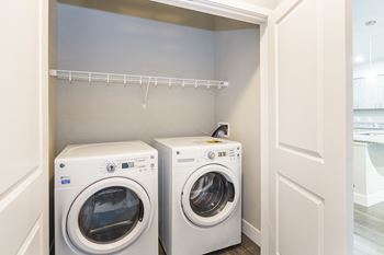 The overlook at interquest apartments full size washer dryer